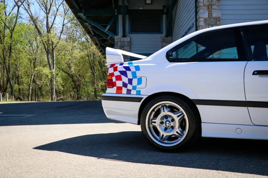 BMW M3 Lightweight (E36) 1995 года  (US) (фото 15 из 58)
